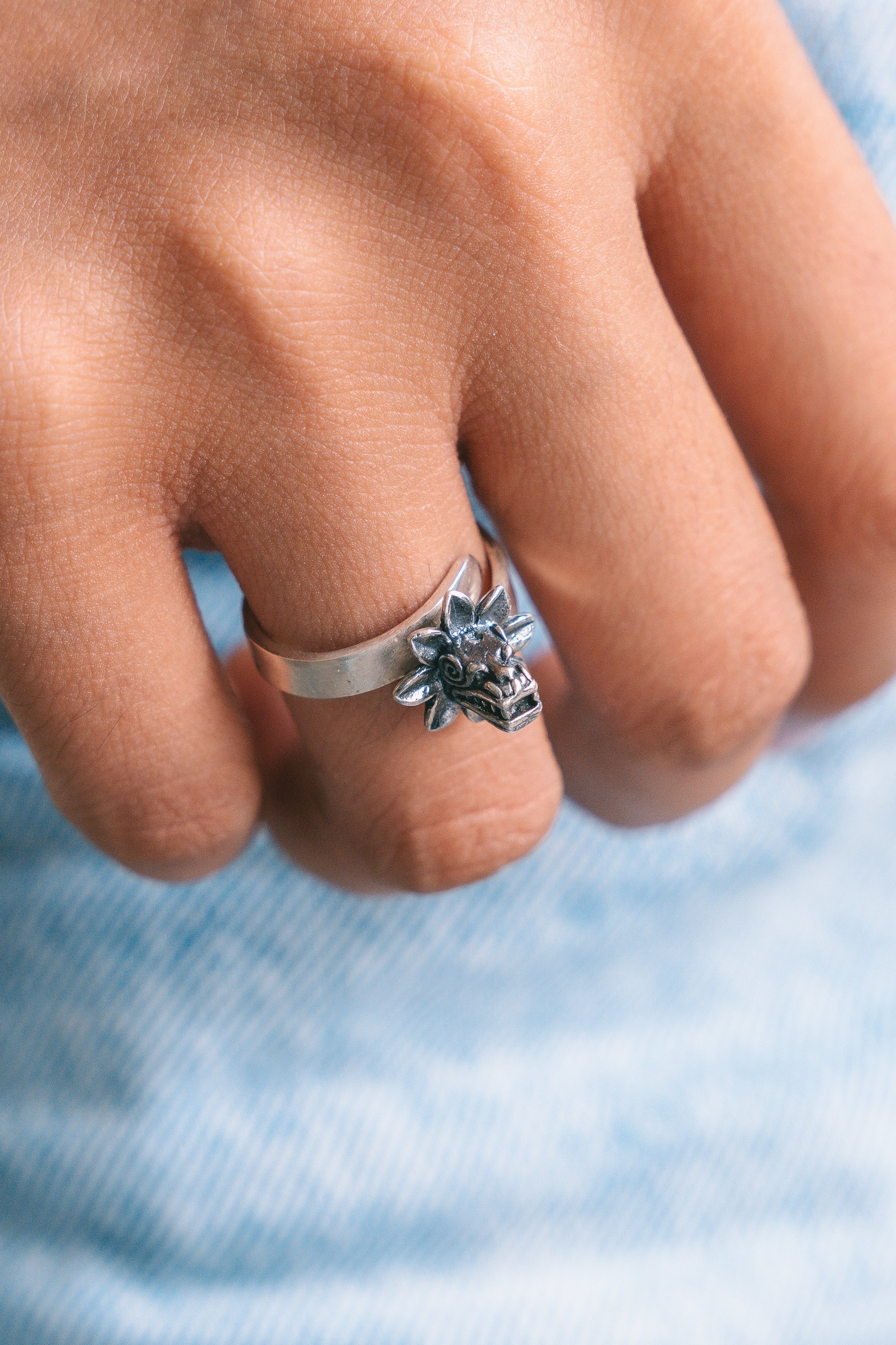 Anillo Quetzalcóatl, joya de plata .925 – Gabriela Sánchez (vista 2)