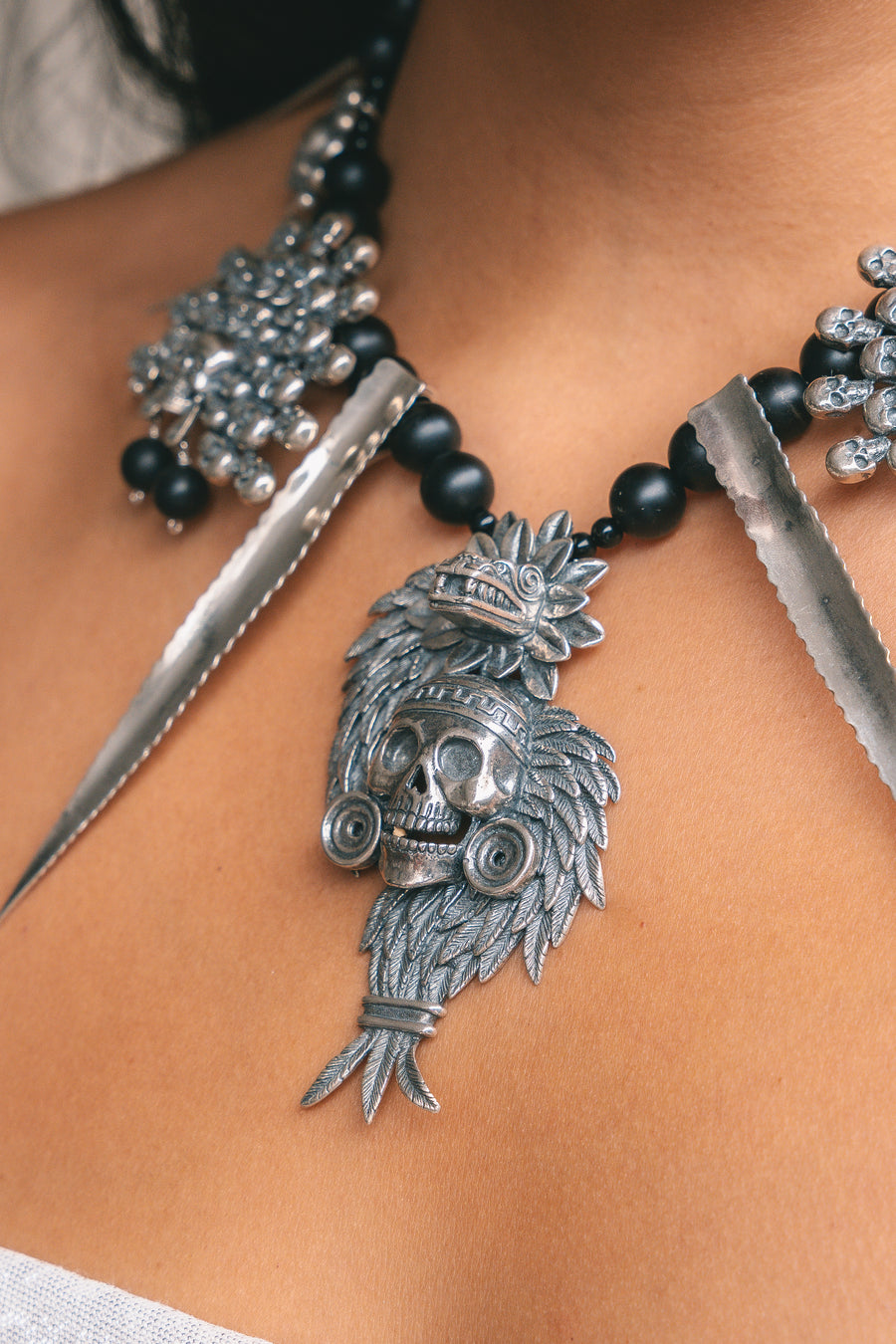 Collar Dioses, joya de plata .925, con obsidiana – Gabriela Sánchez (vista 6)