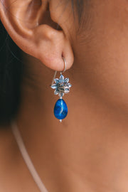 Aretes Sagrado Azul, joya de plata .925, con lapislázuli – Gabriela Sánchez (vista 4)