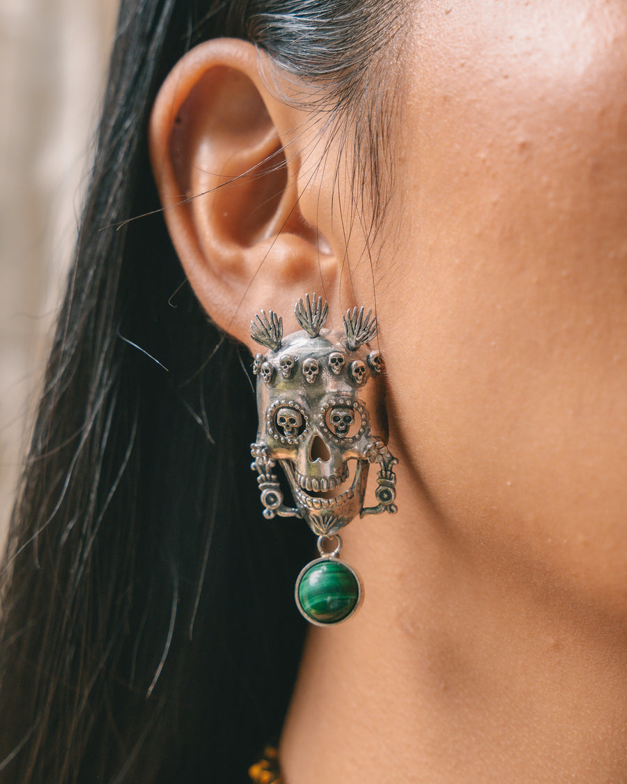 Aretes Elixir de Dioses, joya de plata .925, con malaquita – Gabriela Sánchez (vista 4)