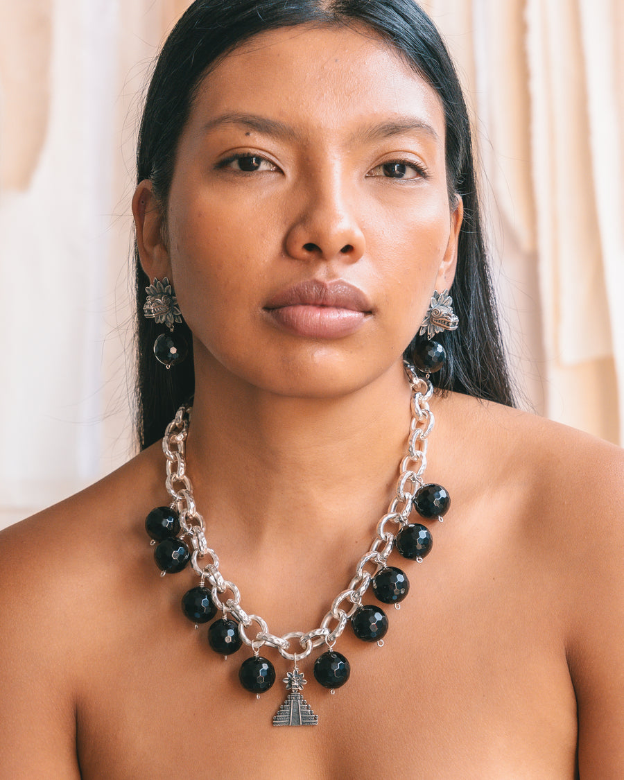 Collar Ciudad Prehispánica, joya de plata .925, con ónix – Gabriela Sánchez (vista 3)
