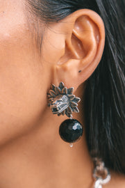 Aretes Volcán de Obsidiana, joya de plata .925, con ónix – Gabriela Sánchez (vista 3)