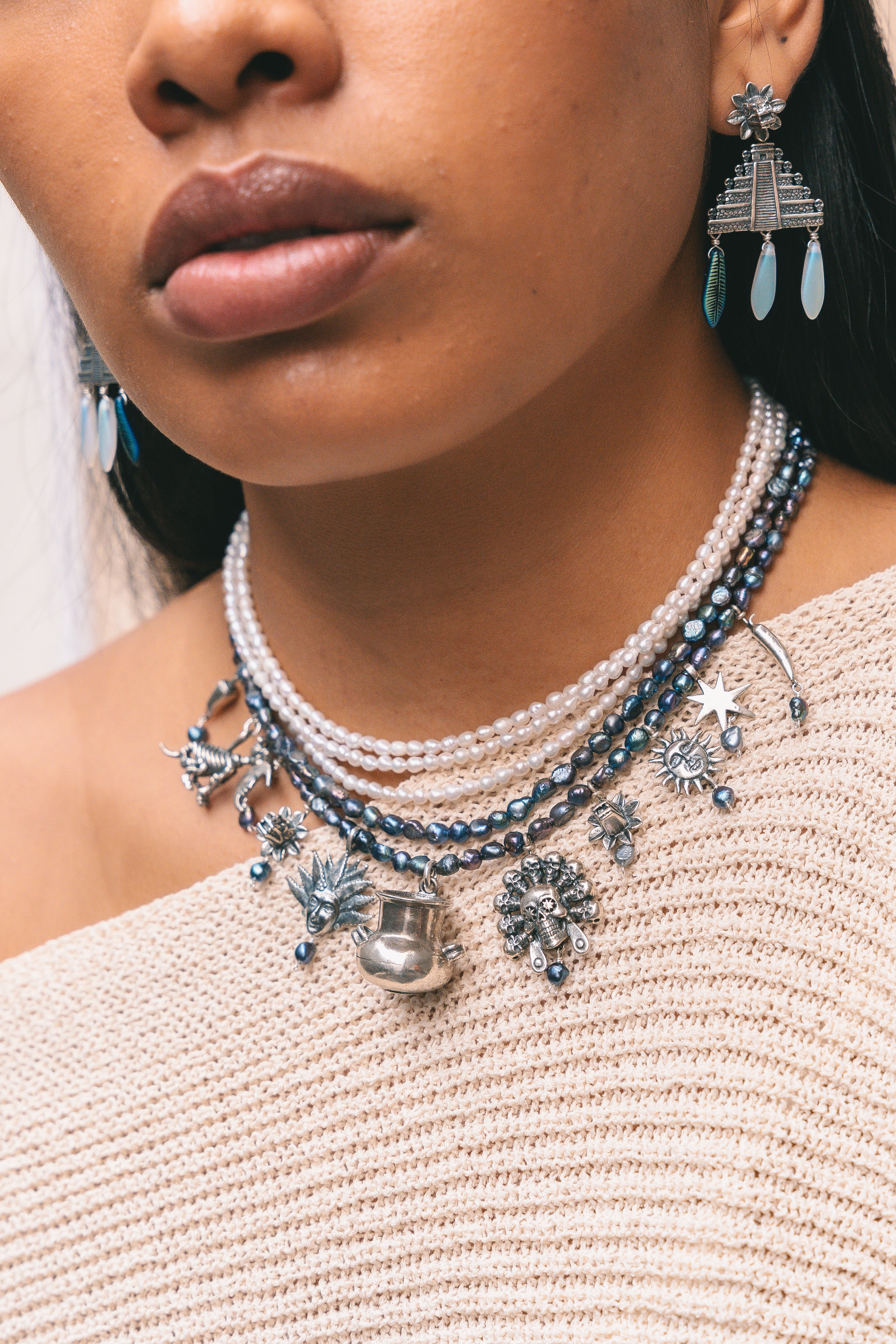 Collar Tlamanalli, joya de plata .925, con perla – Gabriela Sánchez (vista 2)