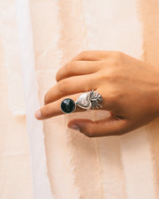 Anillo Copal y Cacao, joya de plata .925, con ónix – Gabriela Sánchez (vista 3)