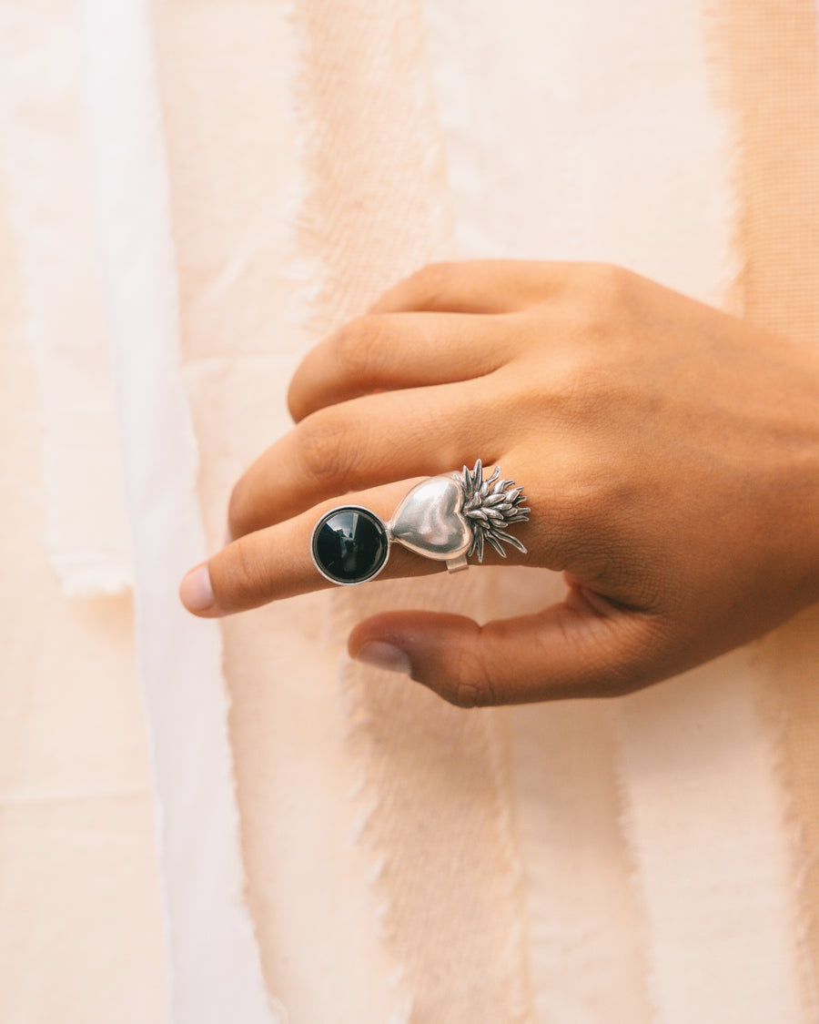 Anillo Copal y Cacao, joya de plata .925, con ónix – Gabriela Sánchez (vista 3)