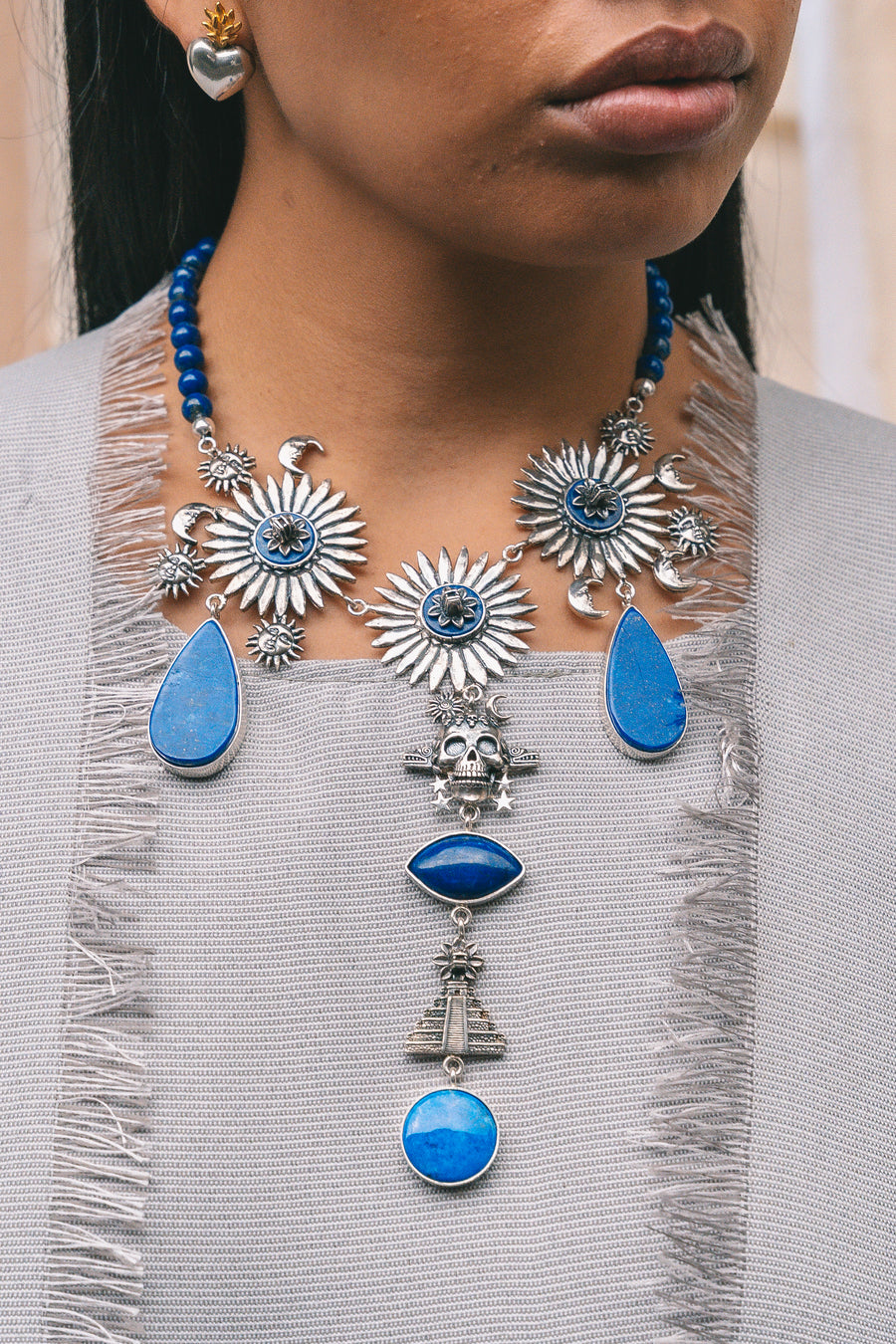 Collar Conexión Sagrada, joya de plata .925, con lapislázuli – Gabriela Sánchez (vista 3)