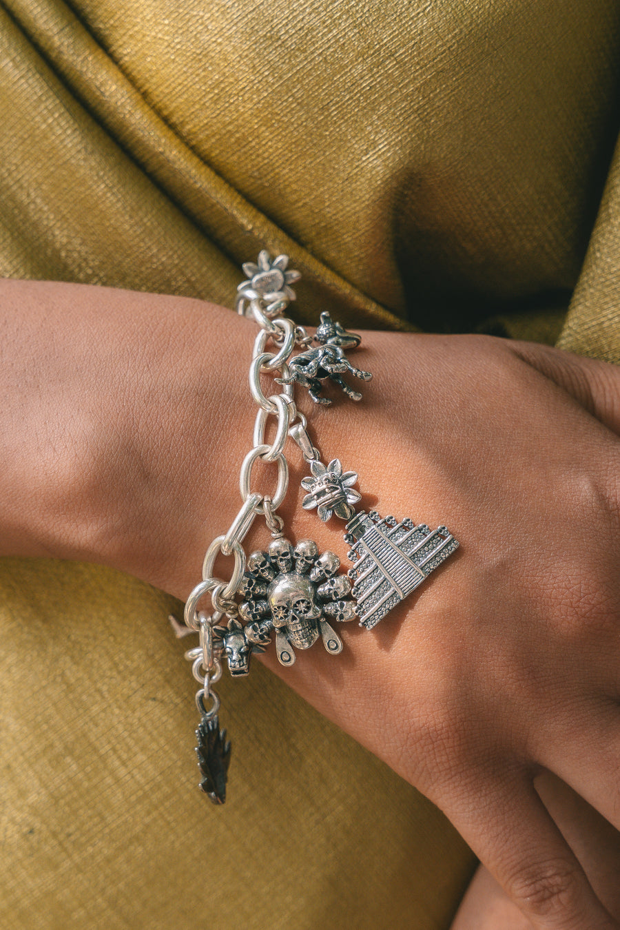 Brazalete Mictlán Sagrado, joya de plata .925 – Gabriela Sánchez (vista 6)