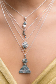 Set Rituales Sagrados, joya de plata .925, con hematita y coral – Gabriela Sánchez (vista 2)