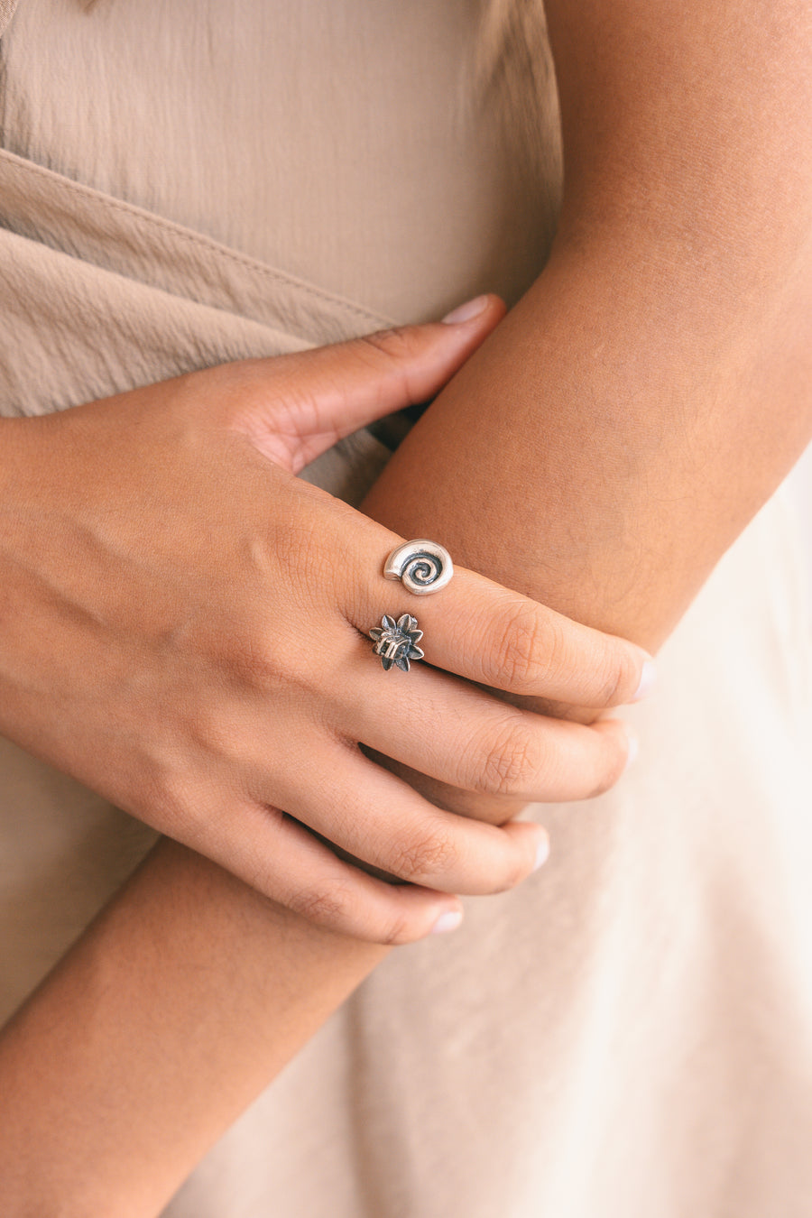 Anillo Quetzalcóatl entre Olas, joya de plata .925 – Gabriela Sánchez (vista 6)