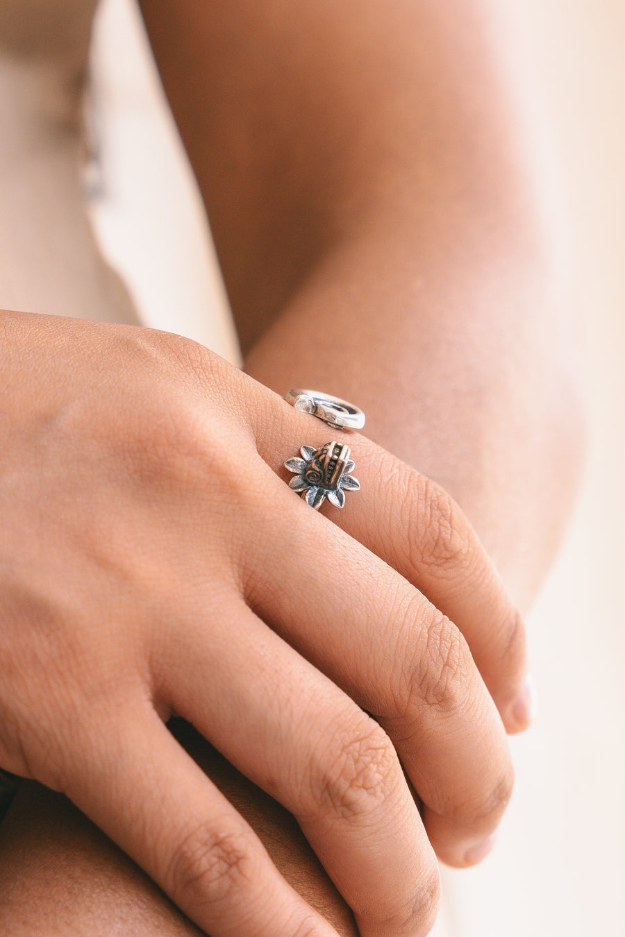 Anillo Quetzalcóatl entre Olas, joya de plata .925 – Gabriela Sánchez (vista 4)