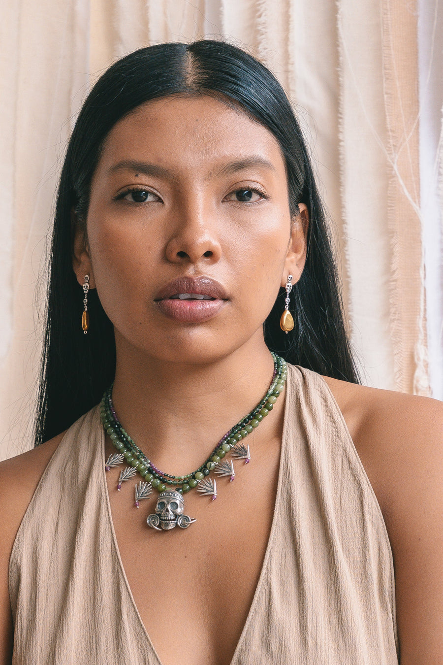Collar Guerrero Águila, joya de plata .925, con jade y fucsita – Gabriela Sánchez (vista 2)