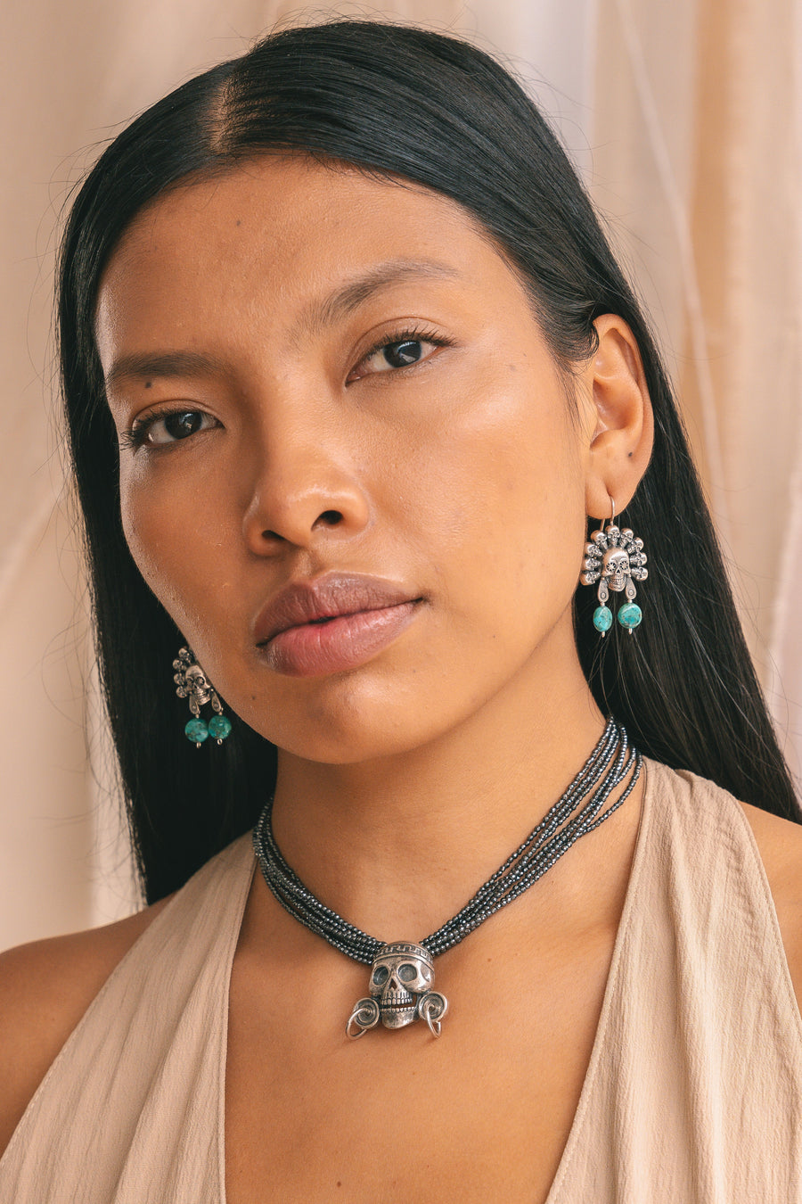 Collar Guardián, joya de plata .925, con hematita – Gabriela Sánchez (vista 3)