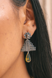 Aretes Pirámide del Sol, joya de plata .925, con ámbar – Gabriela Sánchez (vista 3)