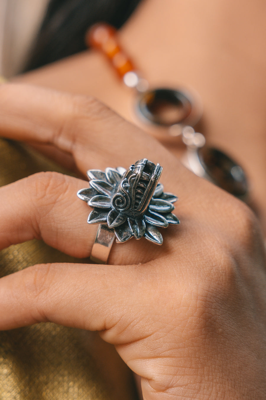 Anillo Plumas de Quetzalcóatl, joya de plata .925 – Gabriela Sánchez (vista 3)