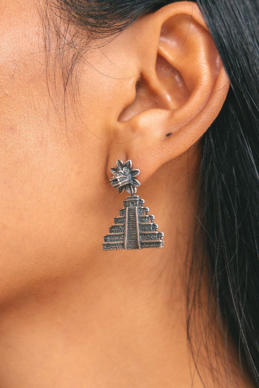 Aretes Eclipse Prehispánico, joya de plata .925 – Gabriela Sánchez (vista 2)