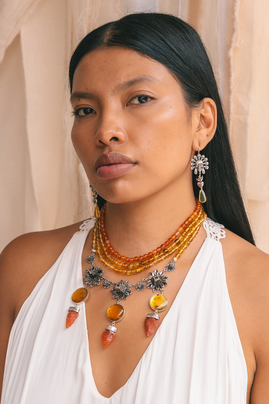 Collar Punta de Flecha, joya de plata .925, con cornalina y ámbar – Gabriela Sánchez (vista 5)