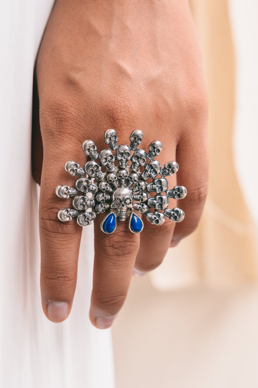 Anillo Tzompantli Lapislázuli, joya de plata .925 – Gabriela Sánchez (vista 3)