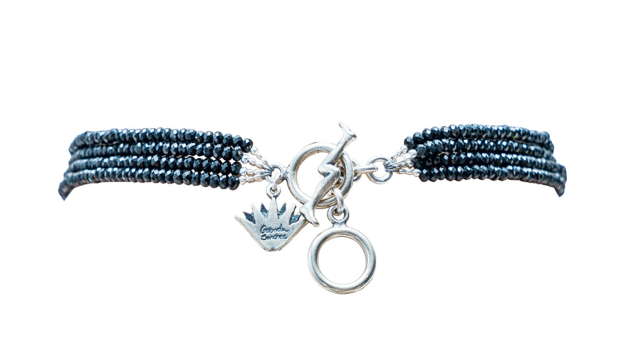 Collar Firmamento, joya de plata .925, con espinela y hematita – Gabriela Sánchez (vista 3)