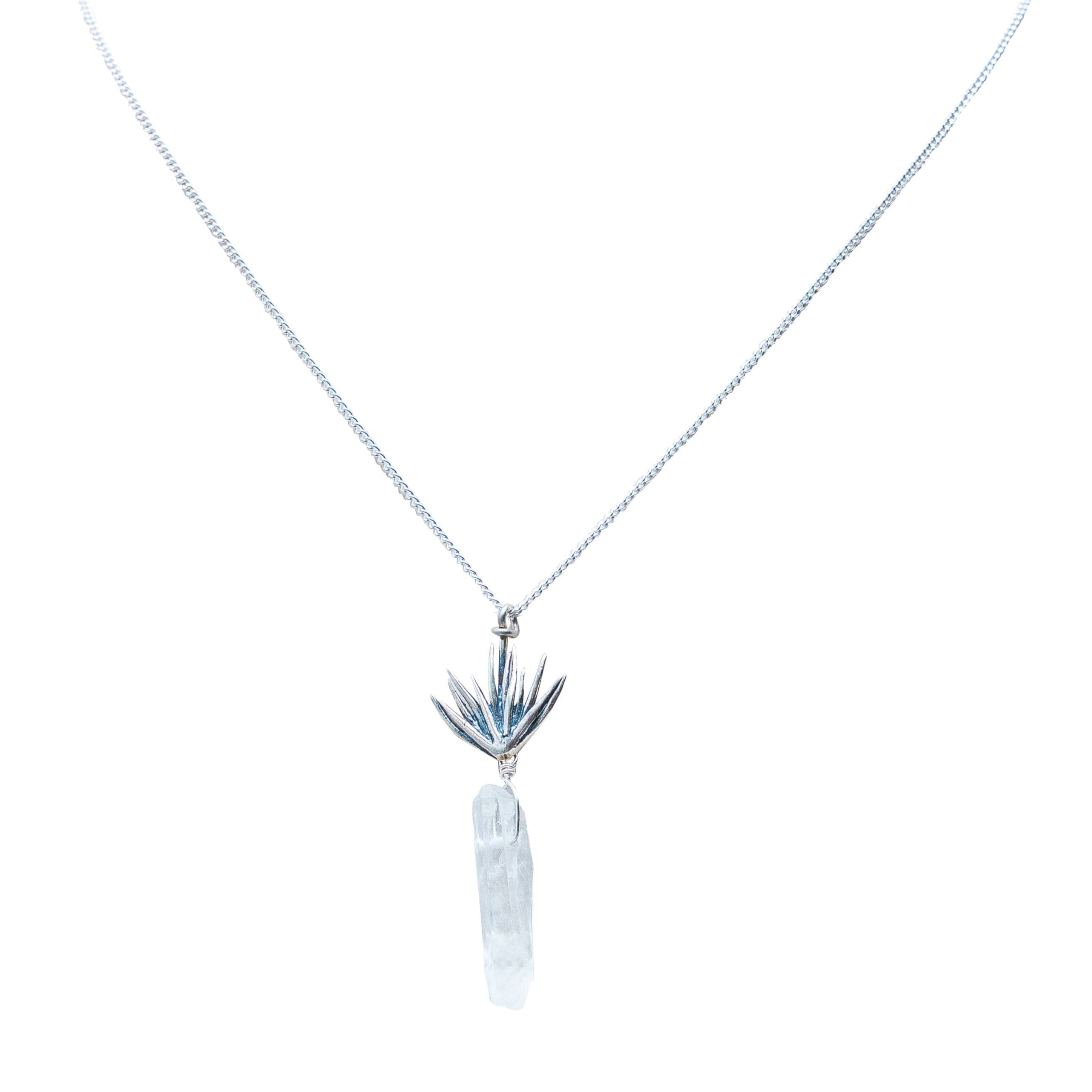 Dije Agave de los Dioses, joya de plata .925, con cuarzo – Gabriela Sánchez (vista 2)