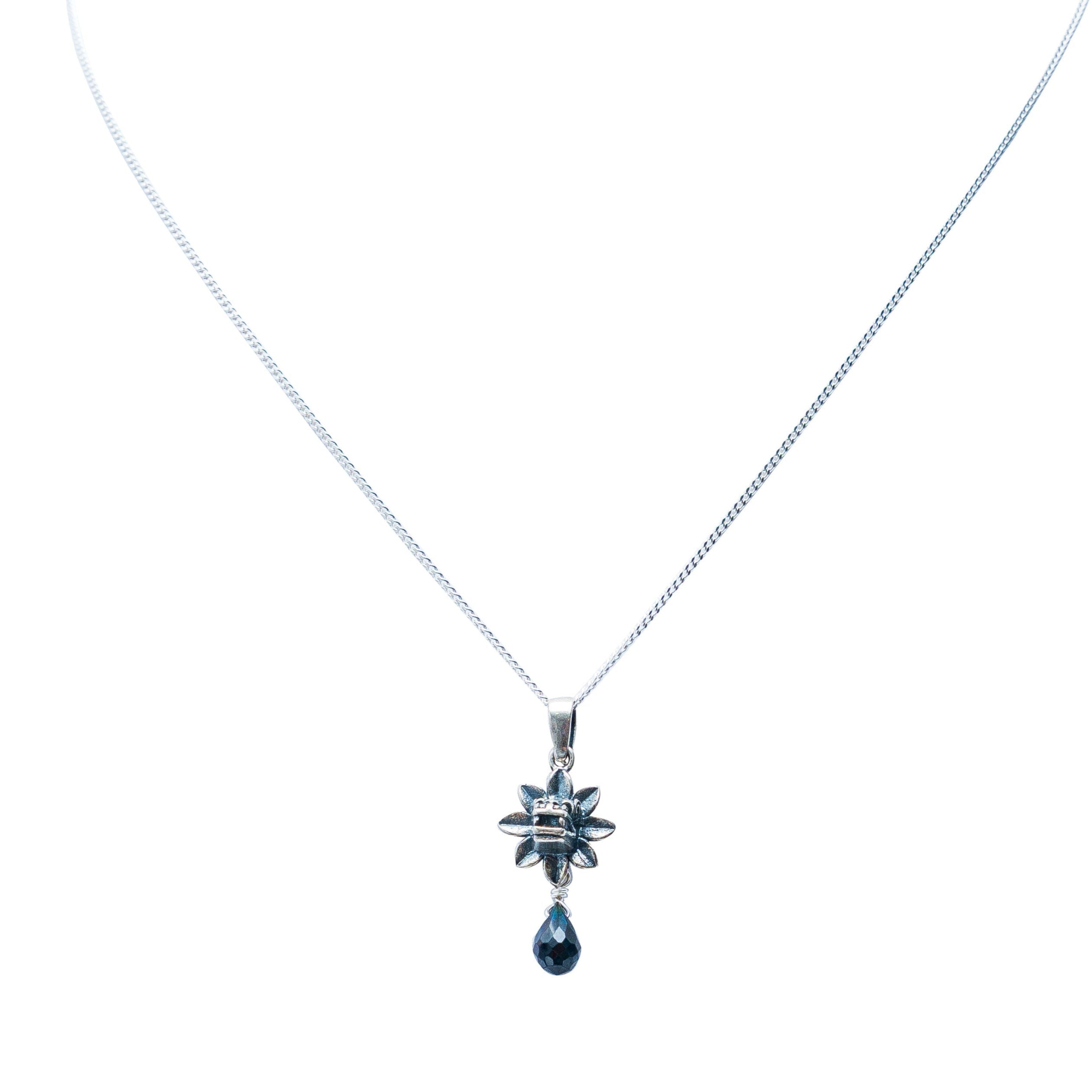 Dije Quetzalcóatl Hematita, joya de plata .925 – Gabriela Sánchez