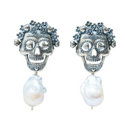 Aretes Calaca Divina, joya de plata .925, con perla – Gabriela Sánchez