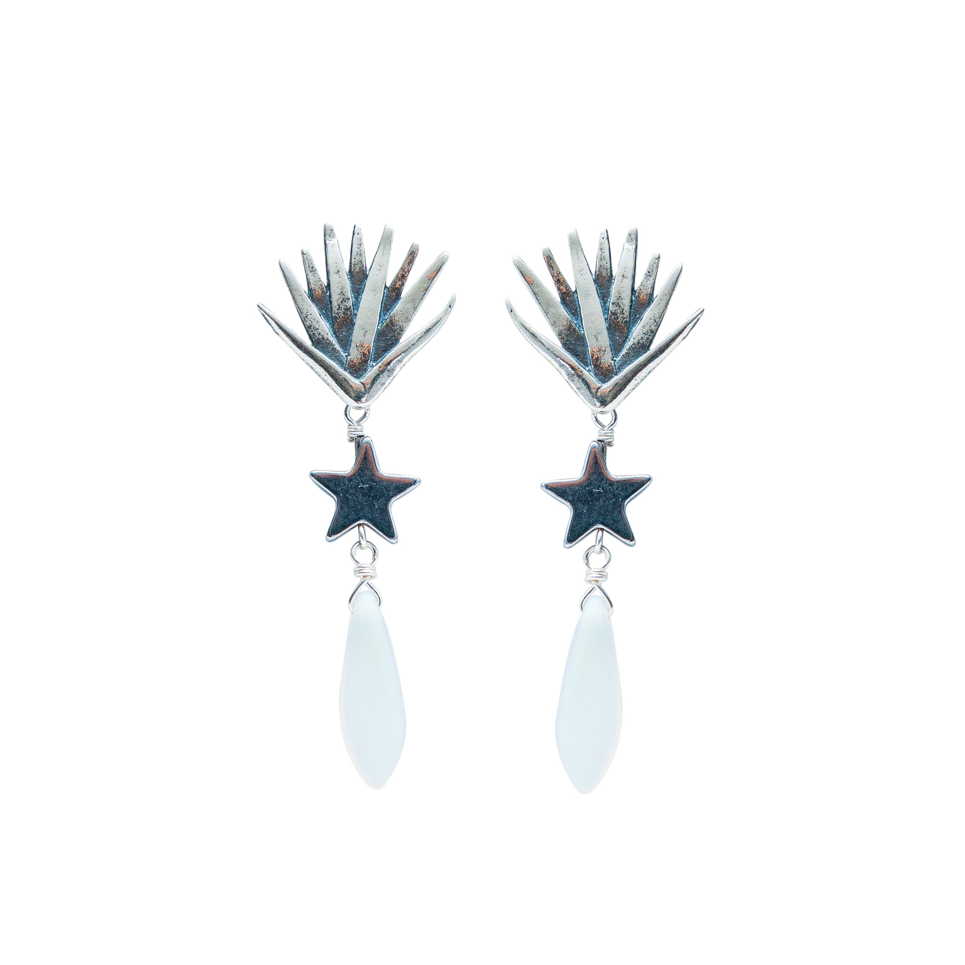 Aretes Estrella y Espina, joya de plata .925, con hematita – Gabriela Sánchez