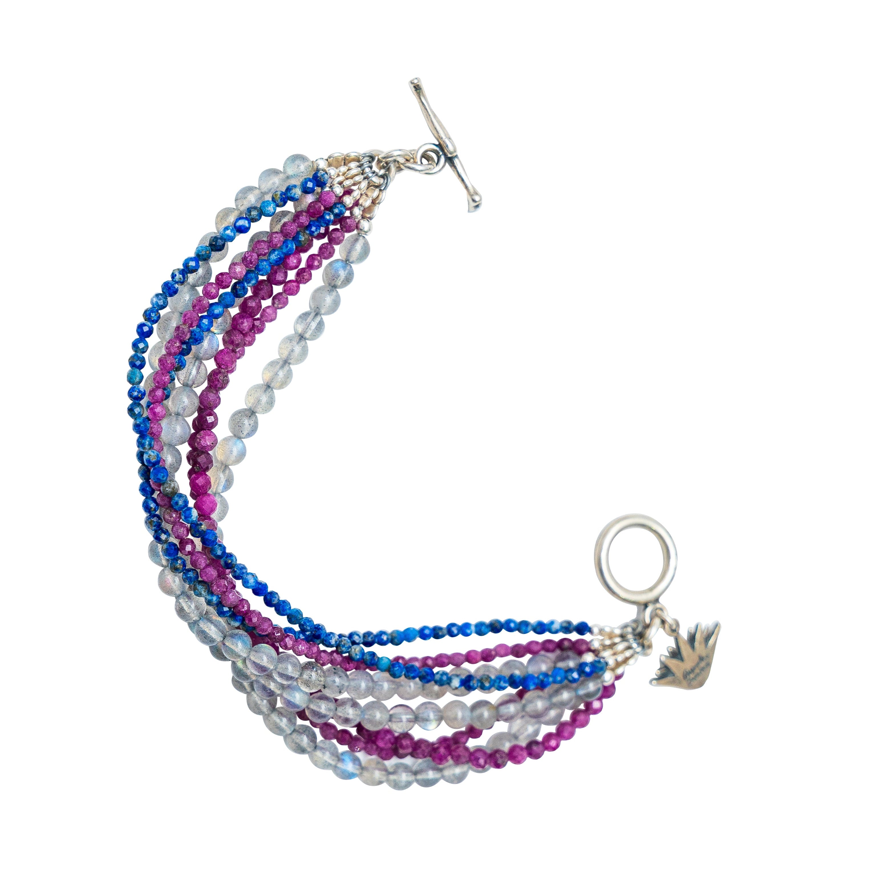 Pulsera Reflejo Ancestral, joya de plata .925, con lapislázuli y rubí – Gabriela Sánchez