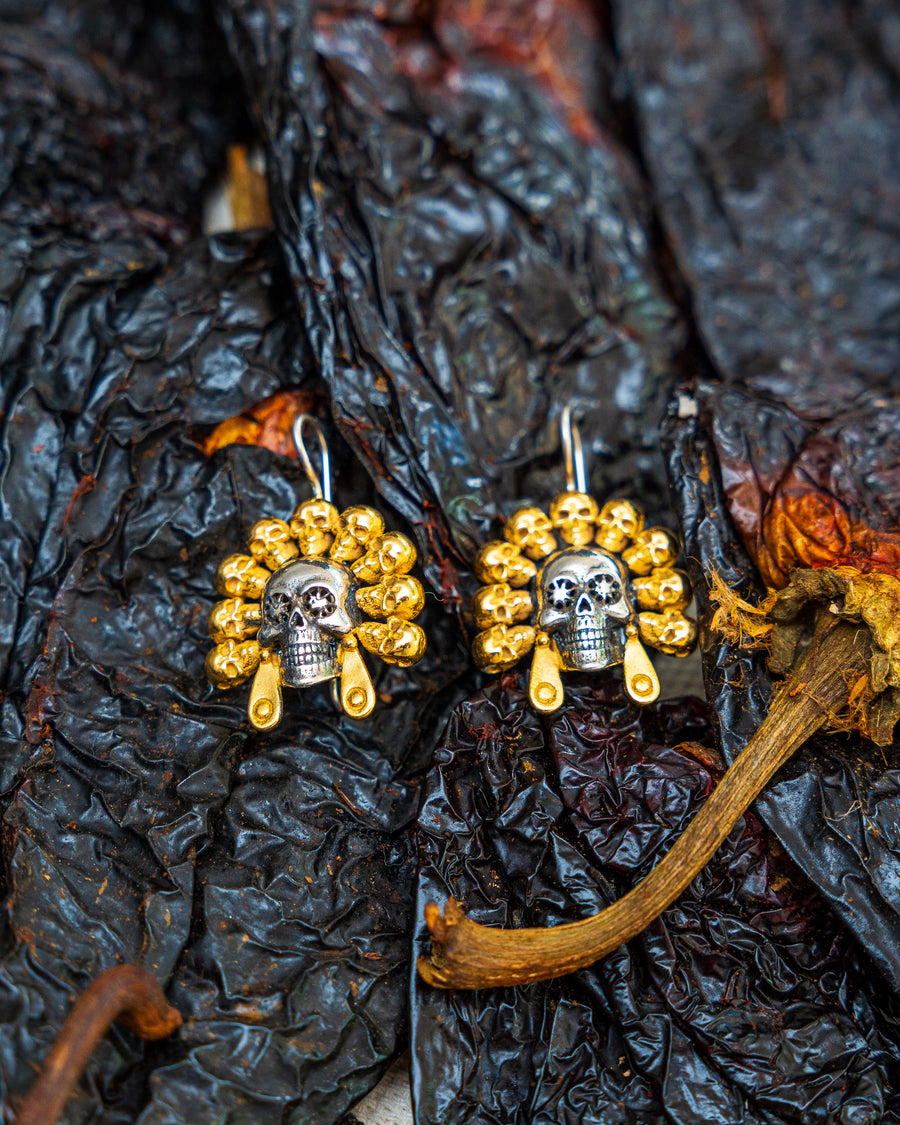 Aretes Tzompantli Dorado, joya de plata .925 – Gabriela Sánchez