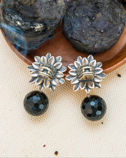 Aretes Volcán de Obsidiana, joya de plata .925, con ónix – Gabriela Sánchez (vista 2)