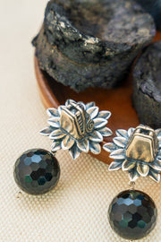 Aretes Volcán de Obsidiana, joya de plata .925, con ónix – Gabriela Sánchez (vista 4)