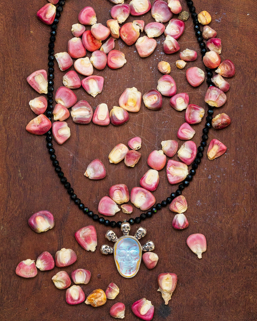 Collar Miquiztli, joya de plata .925, con espinela y cuarzo tornasol – Gabriela Sánchez (vista 3)
