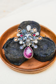 Anillo Reflejo Ancestral, joya de plata .925, con concha de abulón y granate – Gabriela Sánchez