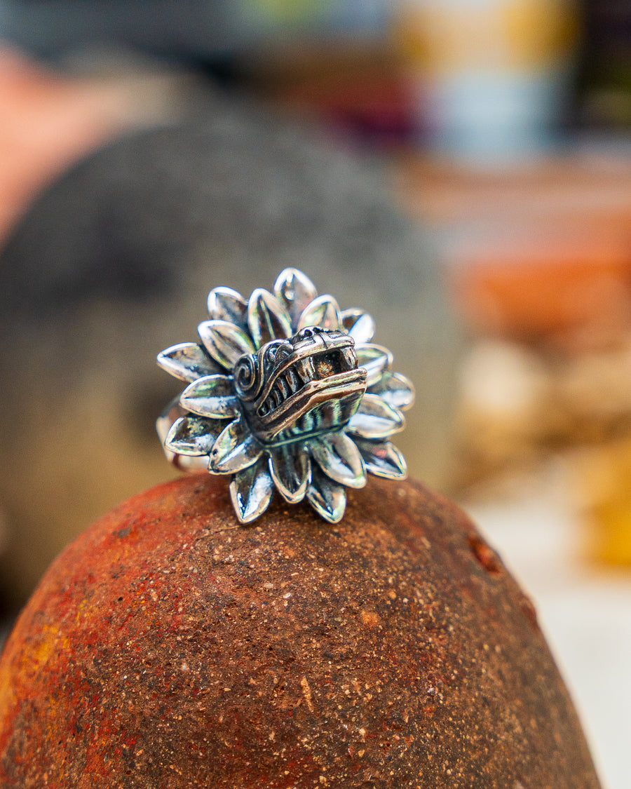 Anillo Plumas de Quetzalcóatl, joya de plata .925 – Gabriela Sánchez