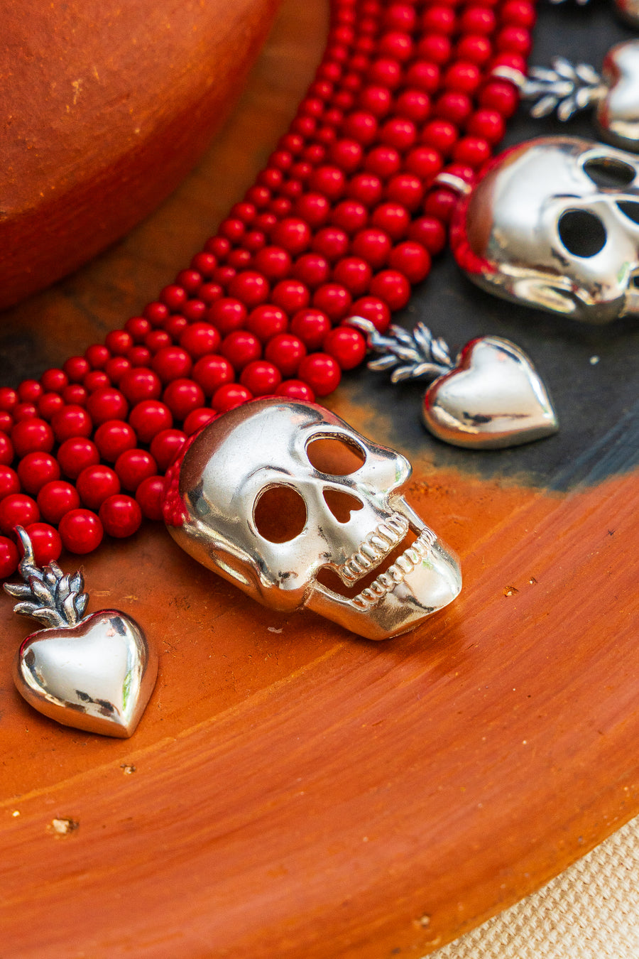 Collar Amor sin Sacrificio, joya de plata .925, con coral – Gabriela Sánchez (vista 5)