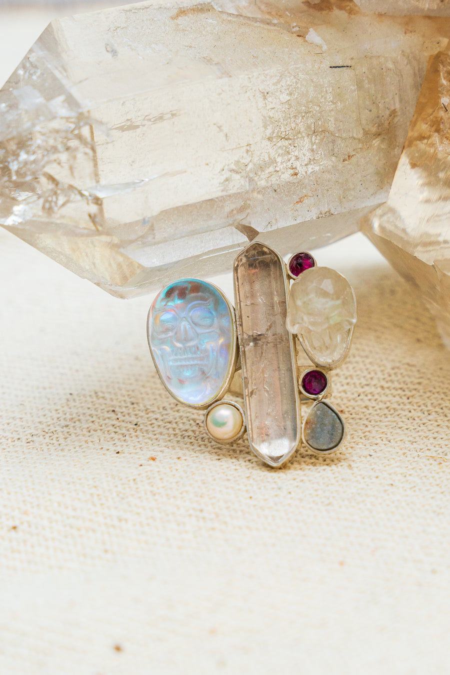 Anillo Raíces Sagradas, joya de plata .925, con cuarzo – Gabriela Sánchez (vista 3)