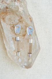 Aretes Metztli Plateado, joya de plata .925, con cuarzo y cuarzo tornasol – Gabriela Sánchez (vista 4)