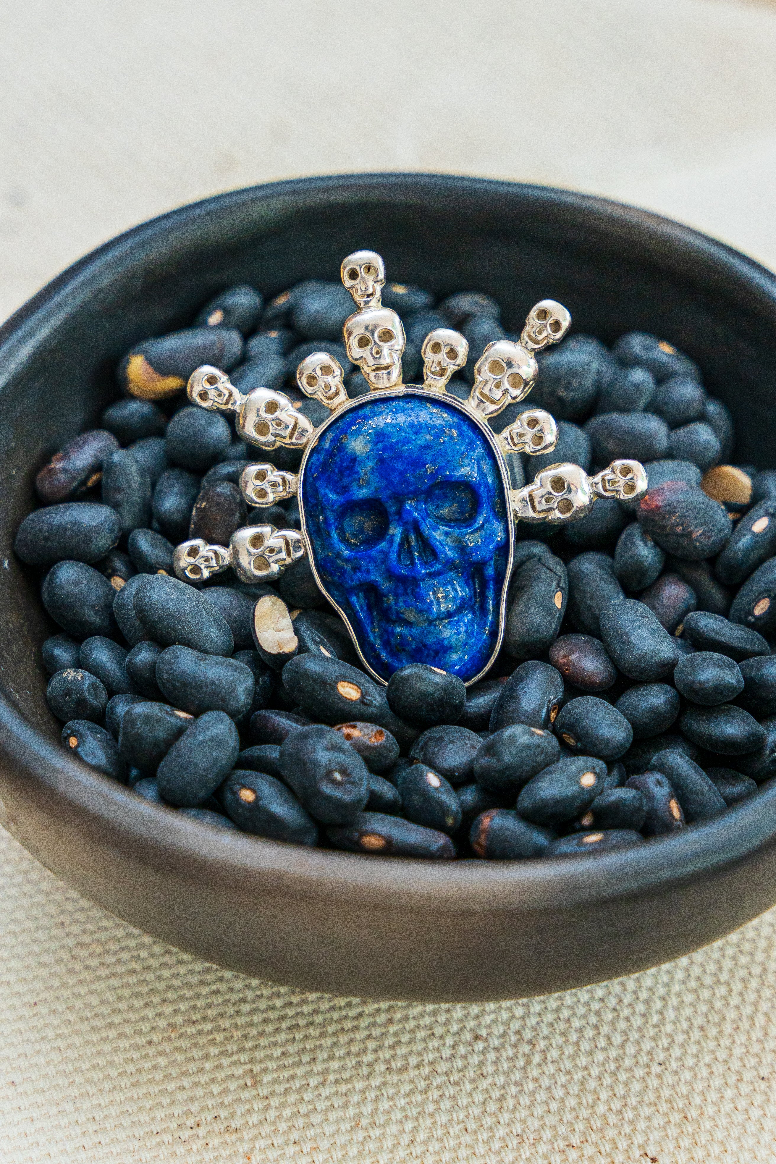 Anillo Calacas Celestiales, joya de plata .925, con lapislázuli – Gabriela Sánchez