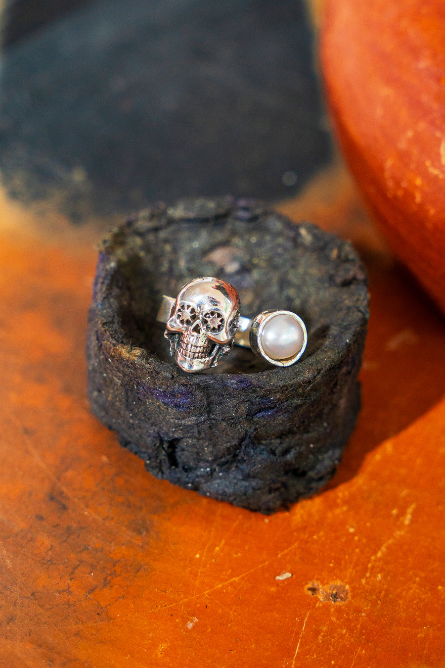 Anillo Flor de Hueso, joya de plata .925, con perla – Gabriela Sánchez (vista 3)