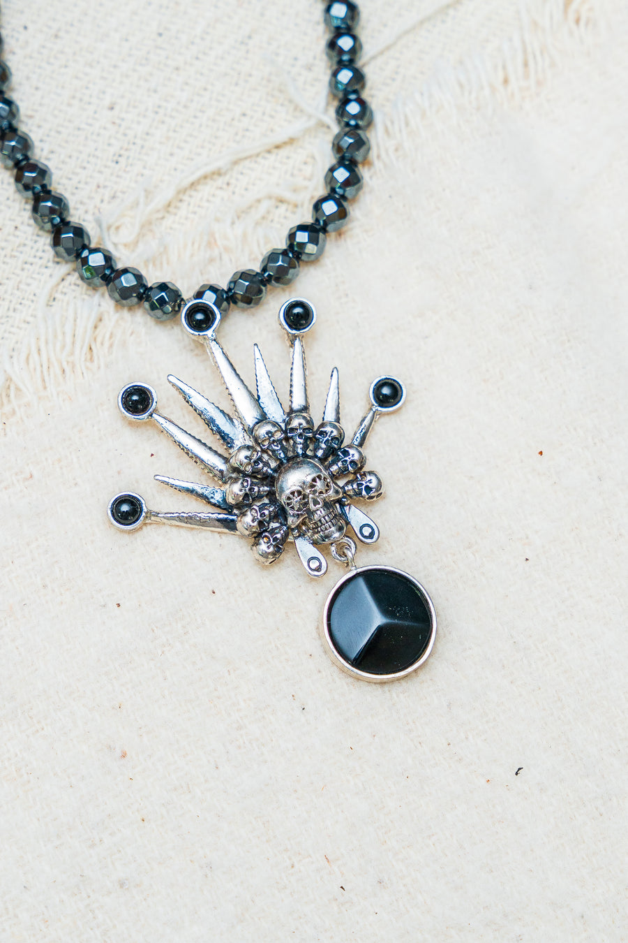 Collar Encuentro de Almas, joya de plata .925, con hematita y ónix – Gabriela Sánchez (vista 6)