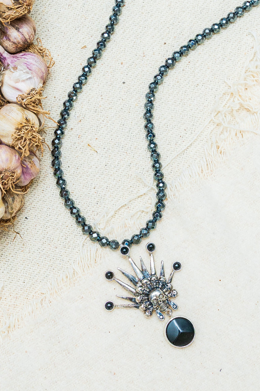 Collar Encuentro de Almas, joya de plata .925, con hematita y ónix – Gabriela Sánchez (vista 5)