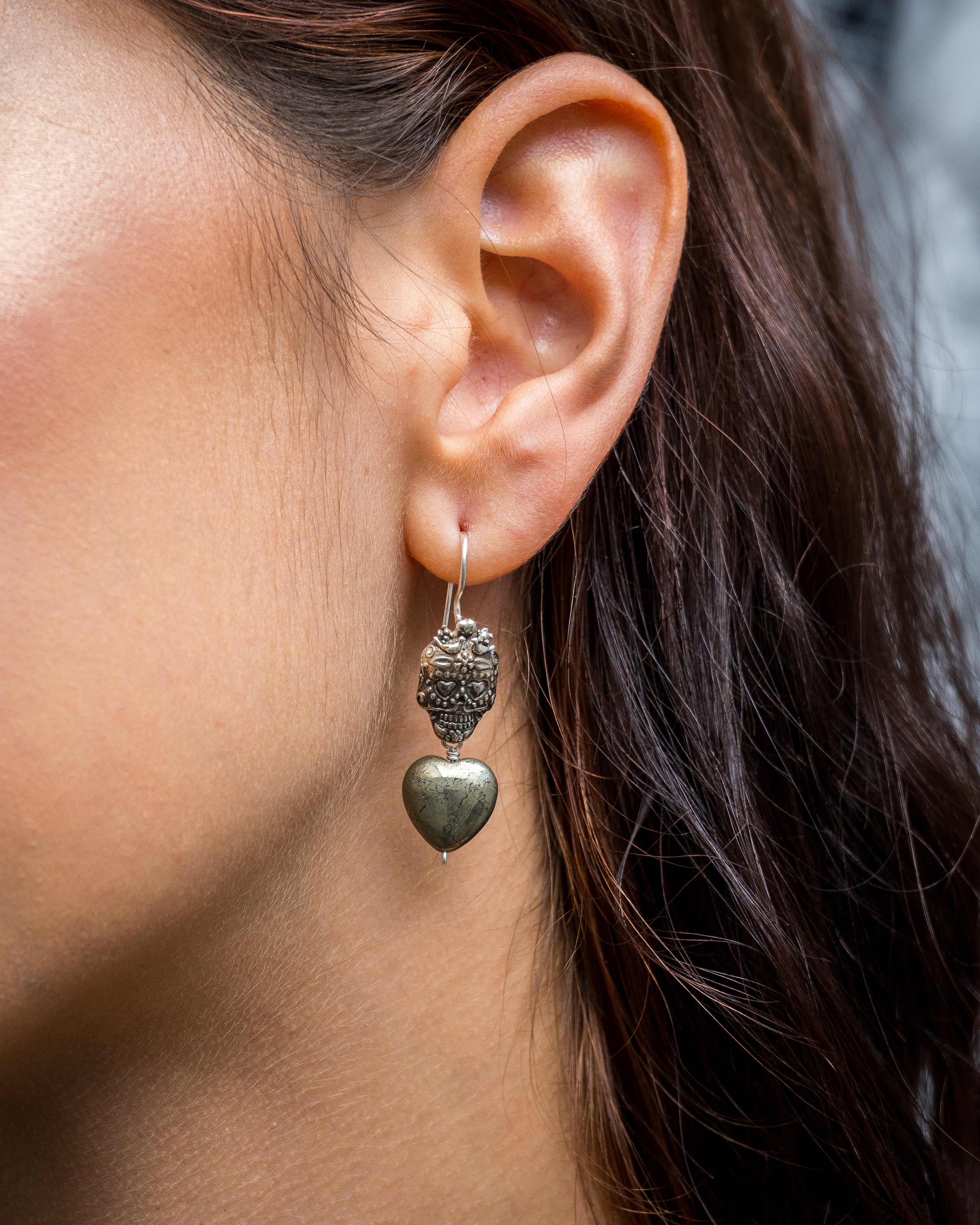 Aretes Ofrenda de Pirita, joya de plata .925 – Gabriela Sánchez (vista 2)