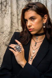 Anillo Calavera Reina Rosa Swarovski, joya de plata .925 – Gabriela Sánchez (vista 4)