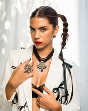 Collar Corazón de Calavera, joya de plata .925, con ónix y pirita – Gabriela Sánchez (vista 2)