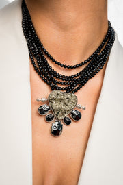 Collar Corazón de Calavera, joya de plata .925, con ónix y pirita – Gabriela Sánchez (vista 5)