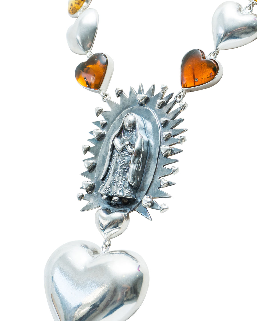 Collar Corazón de Guadalupana, joya de plata .925, con ámbar – Gabriela Sánchez (vista 6)