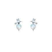 Aretes Aleteos de Amor, joya de plata .925, con concha – Gabriela Sánchez (vista 2)