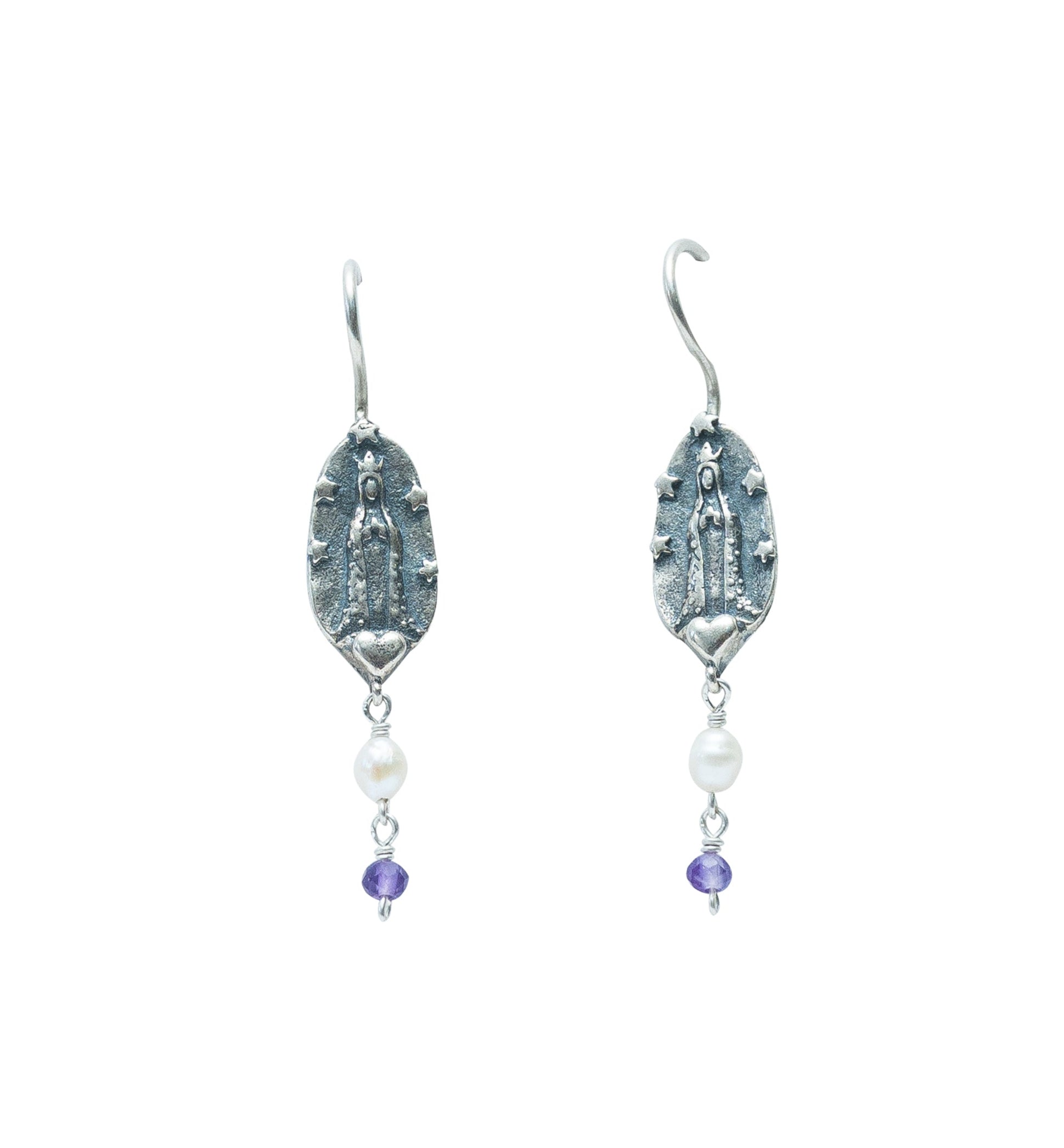 Aretes Manto de amor, joya de plata .925, con amatista y perla – Gabriela Sánchez