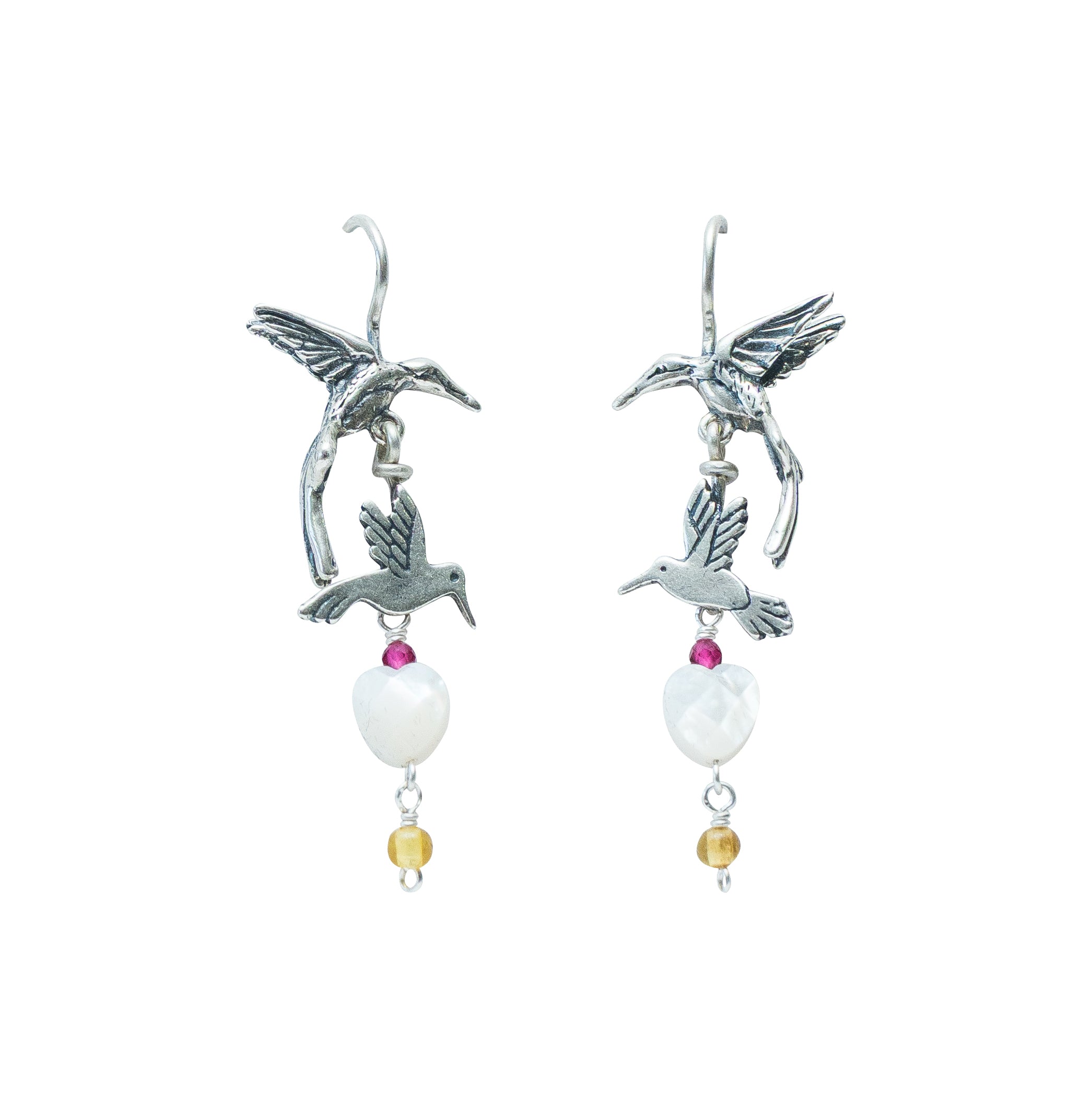 Aretes El Tesoro de Mamá, joya de plata .925, con rubí y ámbar – Gabriela Sánchez