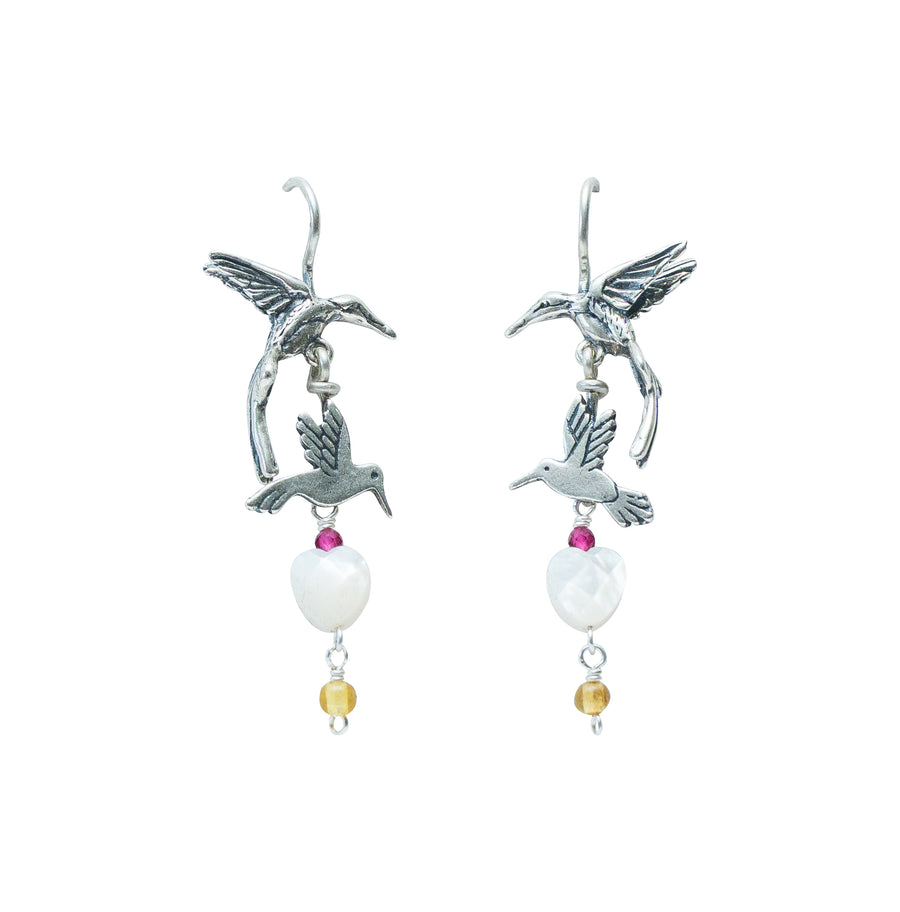 Aretes El Tesoro de Mamá, joya de plata .925, con rubí y ámbar – Gabriela Sánchez