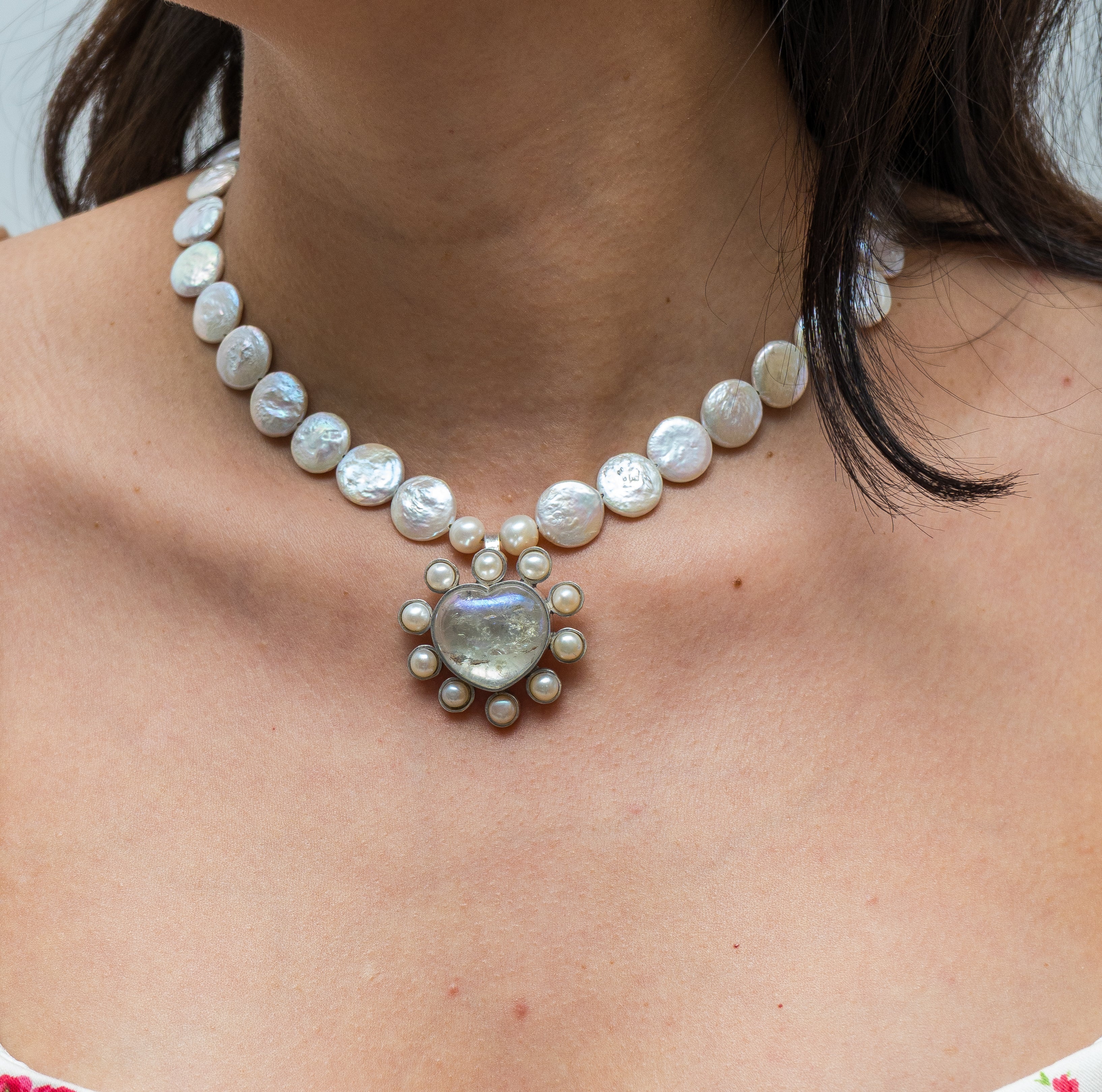 Collar Amor Profundo, joya de plata .925, con perla y cuarzo – Gabriela Sánchez (vista 2)